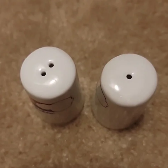 1970's Salt and Pepper Shakers - Picture 4 of 4